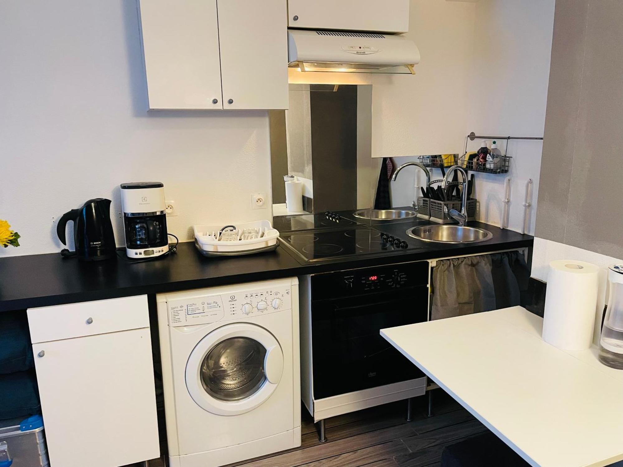 Comfortable Studio In Клиши Екстериор снимка
