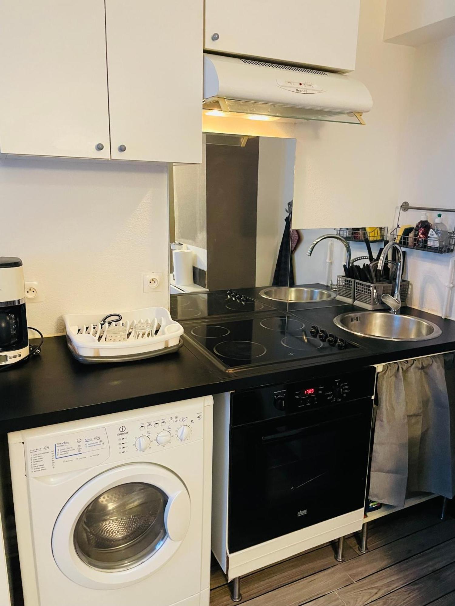 Comfortable Studio In Клиши Екстериор снимка