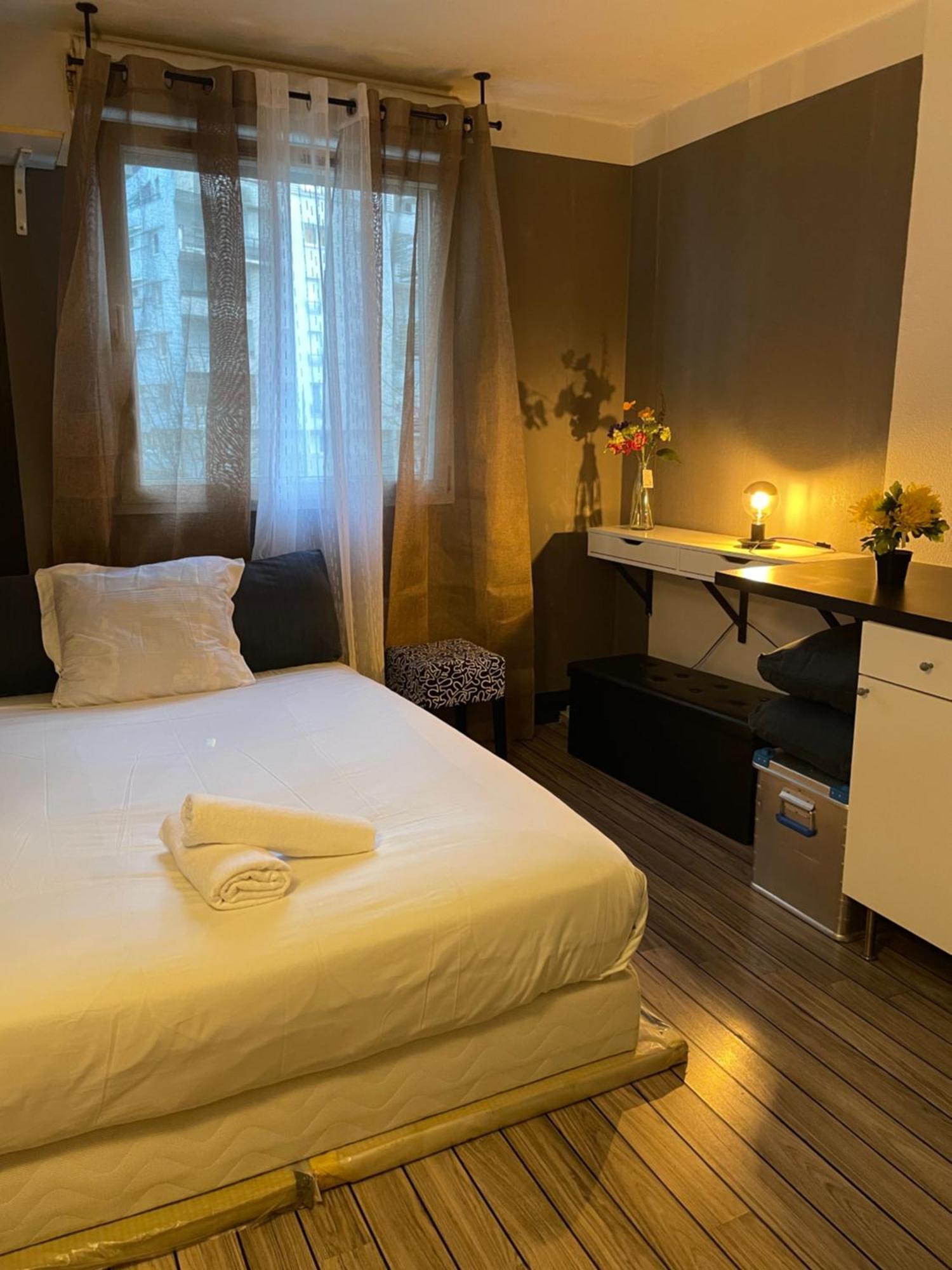 Comfortable Studio In Клиши Екстериор снимка