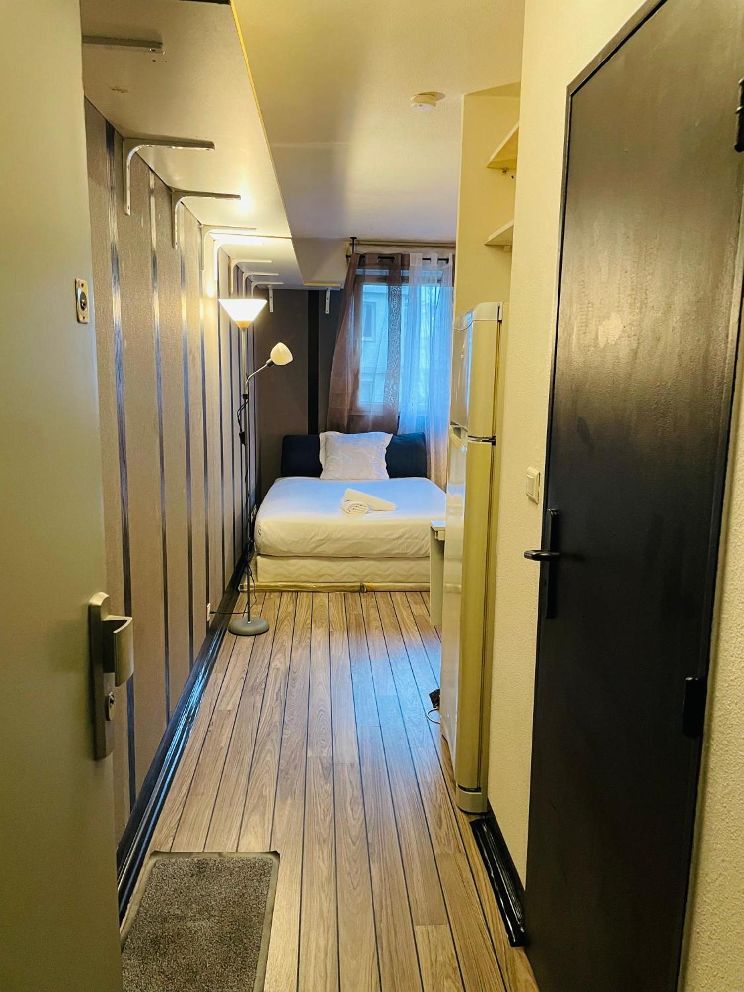 Comfortable Studio In Клиши Екстериор снимка