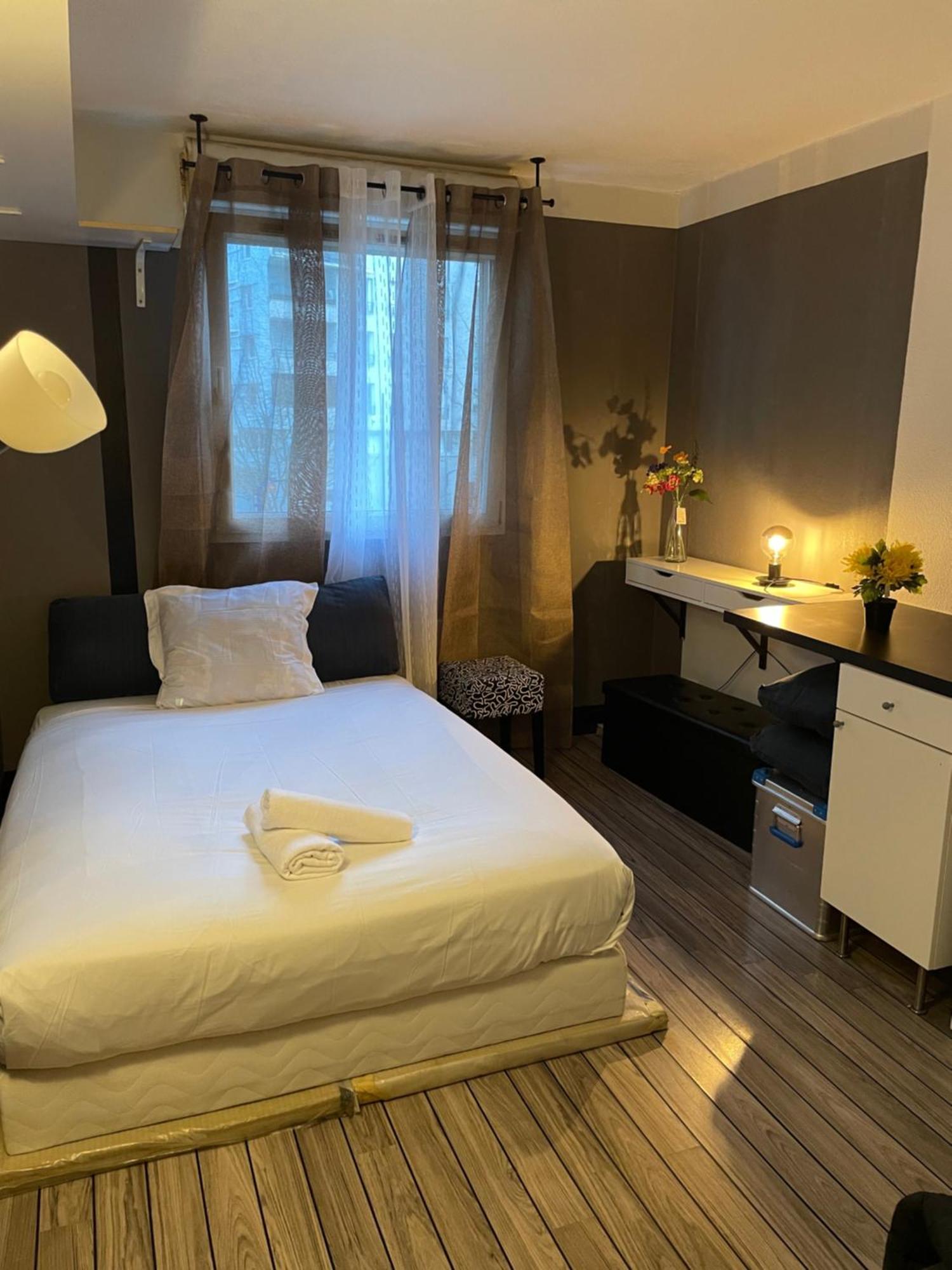 Comfortable Studio In Клиши Екстериор снимка